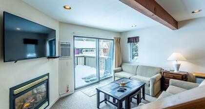 TELEMARK 4 (4-Bedroom Condo) with Pool by RedAwning