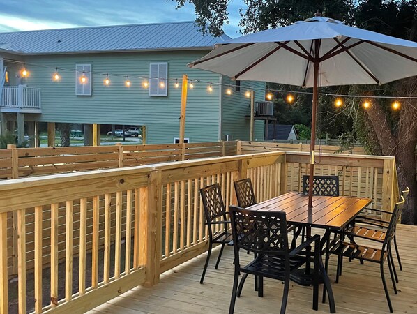 Outdoor dining