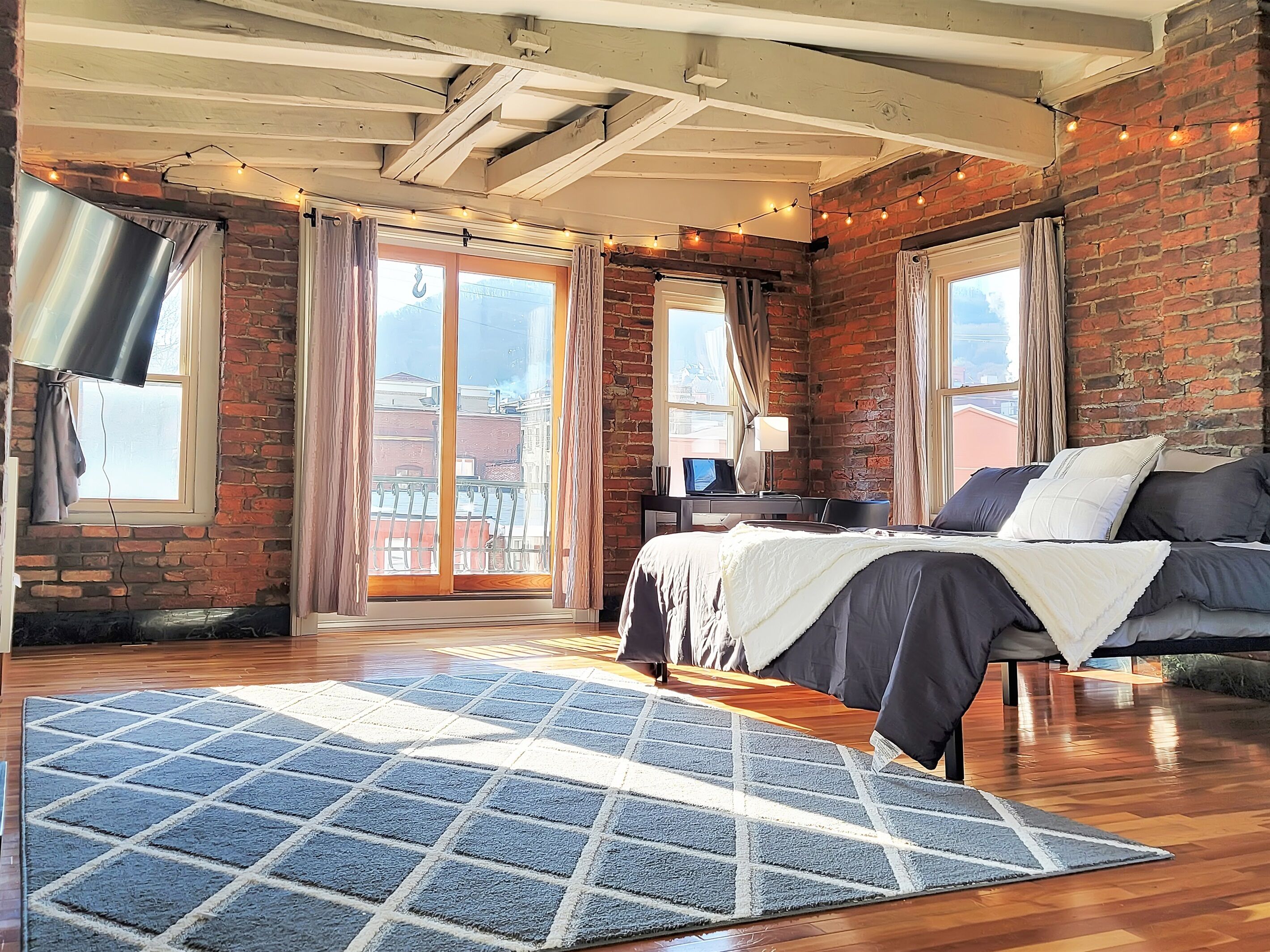 1 bedroom, desk, free WiFi, bed sheets