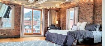 Loft Apartment in Heart of Yuengling Downtown!