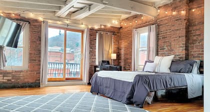 Loft Apartment in Heart of Yuengling Downtown!