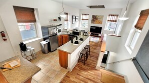 Réfrigérateur, four, plaque de cuisson, lave-vaisselle