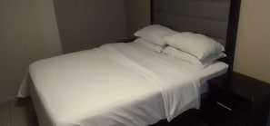 1 غرفة نوم ومكتب ومكواة/لوح كي وواي فاي مجانًا