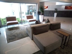 المنشأة من الداخل