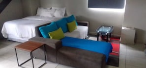 1 habitación, escritorio, tabla de planchar con plancha y wifi gratis