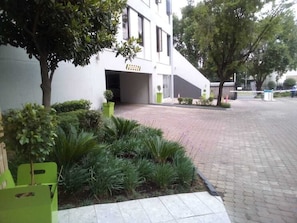 المنشأة من الخارج