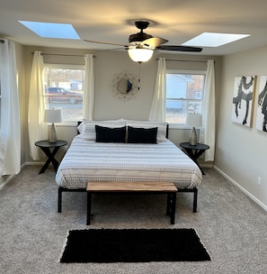 3 bedrooms, iron/ironing board, WiFi, bed sheets