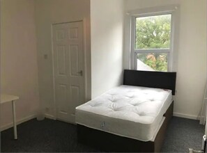 3 bedrooms, desk, iron/ironing board, WiFi