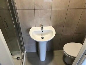 Dusche, Handtücher, Seife, Toilettenpapier