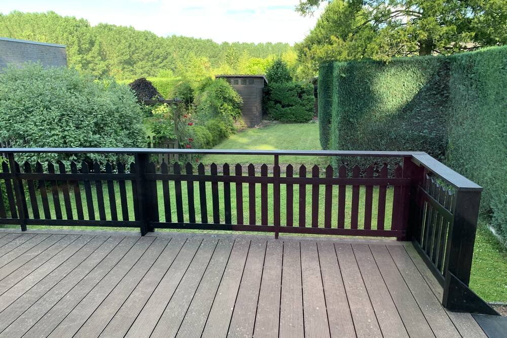 Spacious family home of 250 M2 near beautiful walking trails