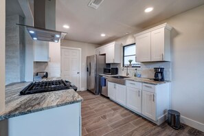 Fridge, microwave, oven, stovetop - Entire Home-Beautiful Austin Remodel (Austin)