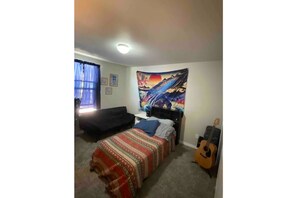 5 bedrooms, free WiFi, bed sheets