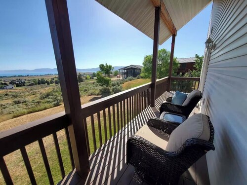 Lake View Home with Ideal Beach Resort access