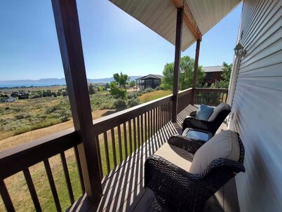 Lake View Home with Ideal Beach Resort access