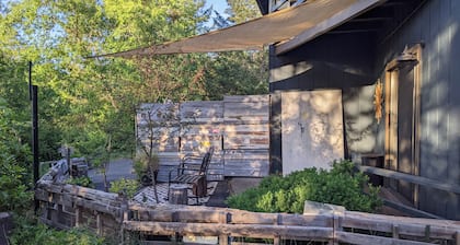 Grants Pass Hillside Retreat w/View Mins from Everything
