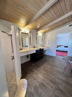 3 bedrooms, desk, iron/ironing board, free WiFi - Spacious Ranch House (North Palm Springs)