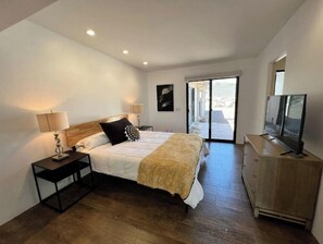 3 bedrooms, desk, iron/ironing board, free WiFi - Spacious Ranch House (North Palm Springs)