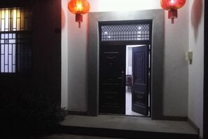 Interior - Huishu Renjia Chinese Inn (Wuyuan County Cultural Square Landscape Bridge) (Wuyuan)