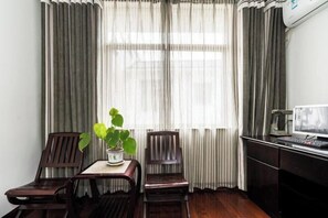 Room - Huishu Renjia Chinese Inn (Wuyuan County Cultural Square Landscape Bridge) (Wuyuan)