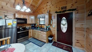 KĂŒhlschrank, Mikrowelle, Ofen, Herdplatte