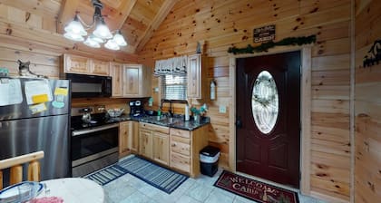 Cozy & Romantic cabin in Hocking Hills
