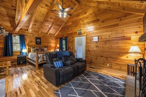 1 bedroom, iron/ironing board, free WiFi, bed sheets - Cozy & Romantic cabin in Hocking Hills (Logan)