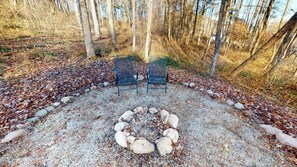 Property grounds - Cozy & Romantic cabin in Hocking Hills (Logan)