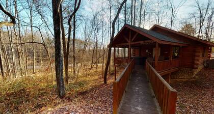 Cozy & Romantic cabin in Hocking Hills