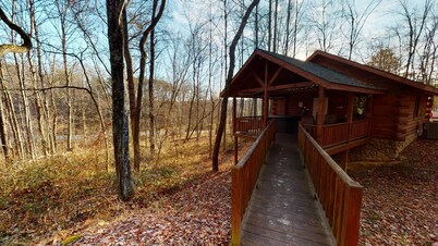 Cozy & Romantic cabin in Hocking Hills