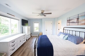 4 bedrooms, desk, iron/ironing board, travel crib