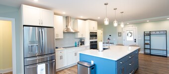 Peaceful family get away with in ground pool and hot tub close to town