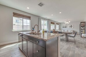 Unclassified image, 3 of 33, button