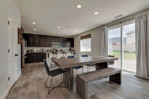 Unclassified image, 4 of 33, button