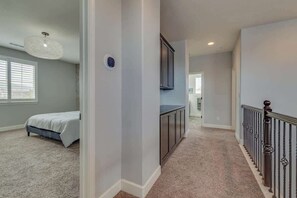 4 bedrooms, premium bedding, desk, iron/ironing board