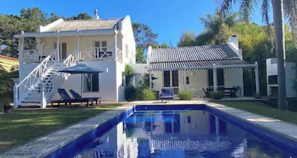 Sculpture @ the pool