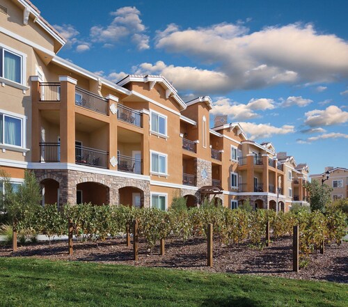 Stay at the Vino Bello during V.Sattui Harvest Ball Weekend
