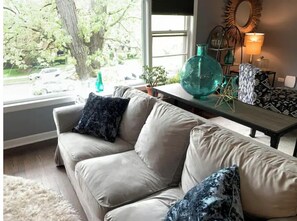 Fireplace - Picture Perfect 3Bed Steps from Train and FLW (Oak Park)