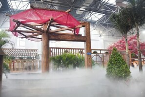 Property grounds - Luxinan Hot Spring Hotel (Heze)