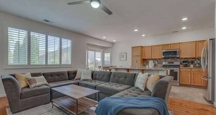 ☀Cheerful Family Getaway ~ Large & Sunny Backyard☀