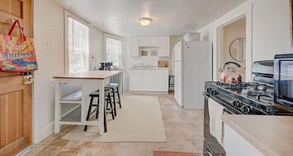 Milwaukee 1BR Bungalow with free parking