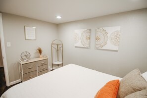 5 chambres, bureau, fer et planche à repasser, accès au Wi-Fi (inclus)