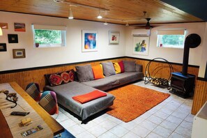 Smart TV, fireplace, books - Dream getaway apartment in the foot of Gunks Ridge (Wallkill)