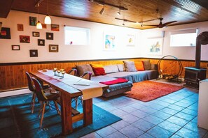 Smart TV, fireplace, books - Dream getaway apartment in the foot of Gunks Ridge (Wallkill)