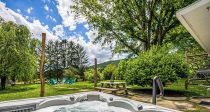 Cozy home w/ hot tub & huge fenced yard & firepit!