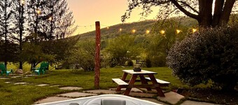 Cozy home w/ hot tub & huge 1 acre fenced yard & firepit!