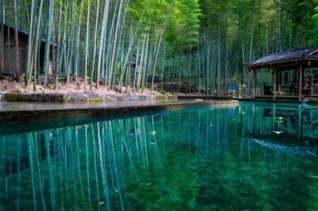 Pemandangan dari hartanah. Yishan Banshui Hotel