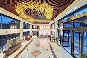 Lobby lounge - Yishan Banshui Hotel (Xing'an County)