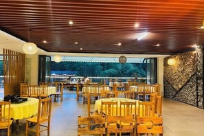 Restaurant - Yishan Banshui Hotel (Xing'an County)