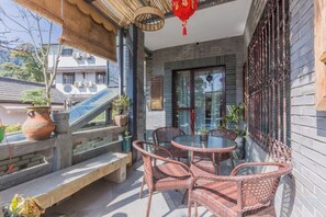 Outdoor dining - Hangzhou Zhangshe Courtyard Homestay (Hangzhou)