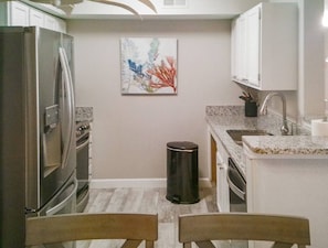 Fridge, microwave, oven, stovetop - Destin`s Dancing Cloud, Close to Destin Beach (Destin)